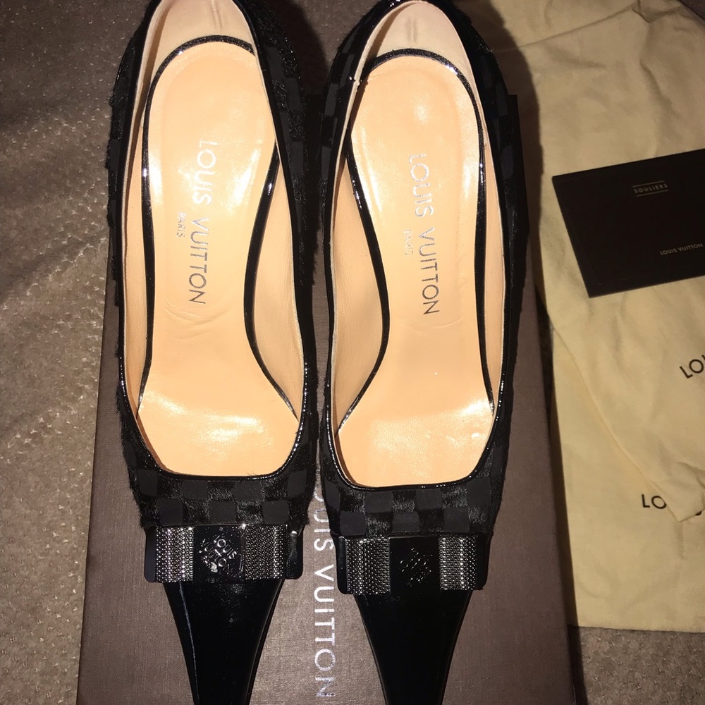 Authentic LV Domier patent, calf leather pump. - Picture 6 of 6